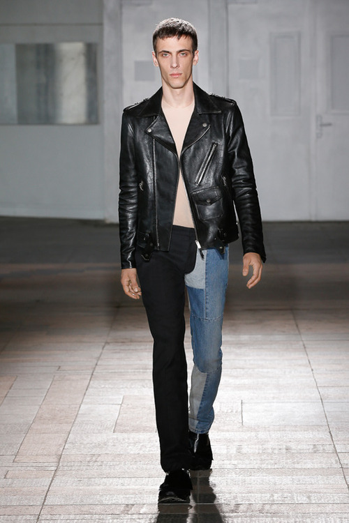 http://www.fashionsnap.com/collection/maison-martin-margiela/mens/2015ss/gallery/index13.php