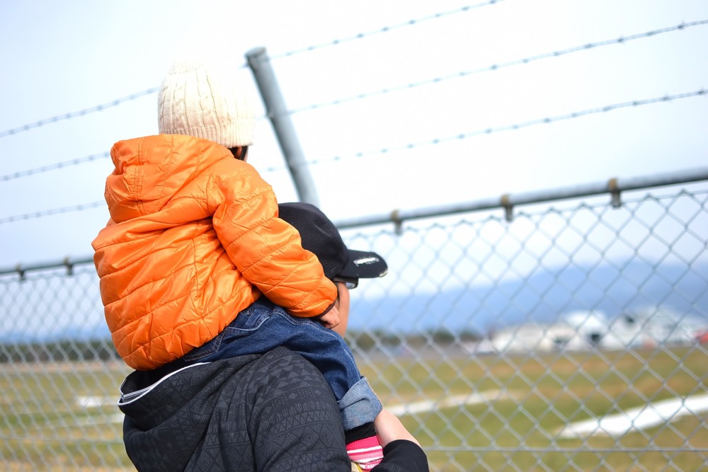 https---www.pakutaso.com-assets_c-2015-05-N885_katagurumaoyako-thumb-1000xauto-14893