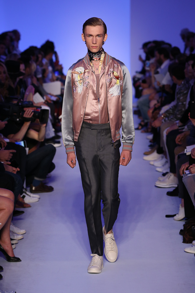 http://www.fashionsnap.com/collection/louis-vuitton/mens/2016ss/gallery/index34.php