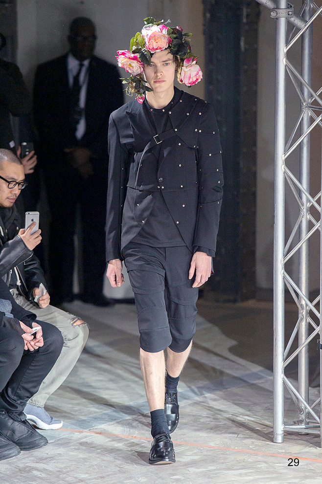 http://www.fashionsnap.com/collection/comme-des-garcons/hommeplus/2016-17aw/gallery/index29.php