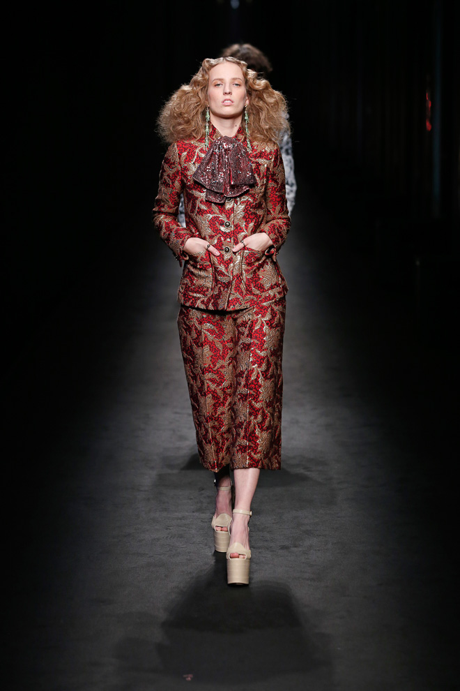 http://www.fashionsnap.com/collection/gucci/2016-17aw/gallery/index43.php